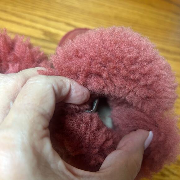 Ugg Classic Bailey Button Toddlers Kids Cranberry Suede Boot 5991T Size 6 - Picture 6 of 8